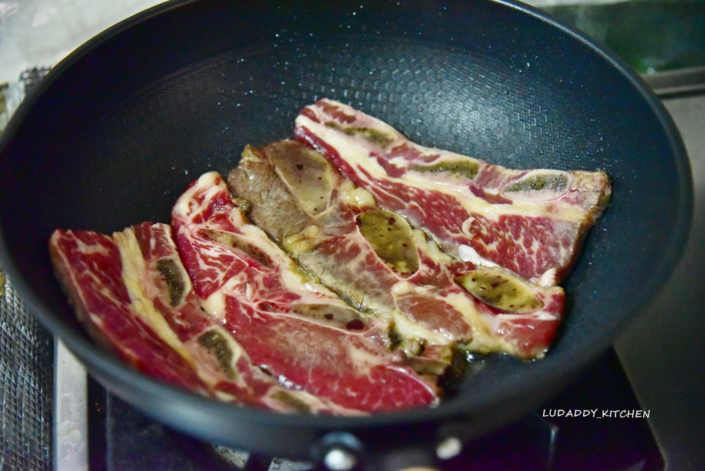 【食譜】Beef Hunter 肉品料理/香煎美國choice級帶骨牛小排