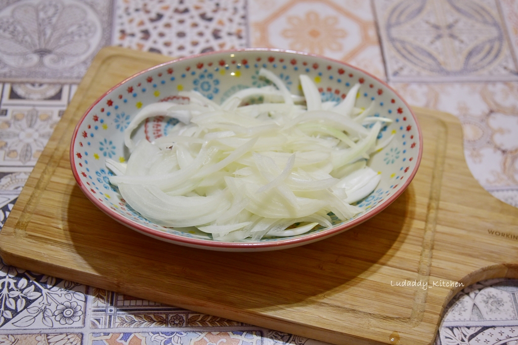 【食譜】夏日冰涼爽口的小菜和風涼拌洋蔥