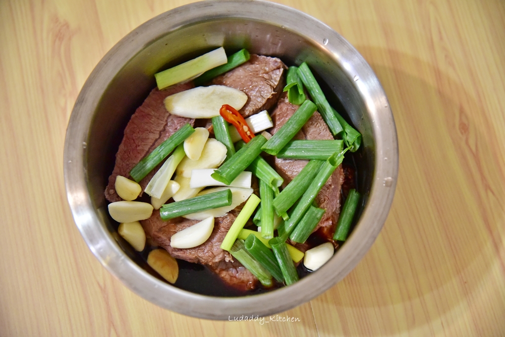 【食譜】滿滿滷香入味的中式滷牛排/滷牛肉