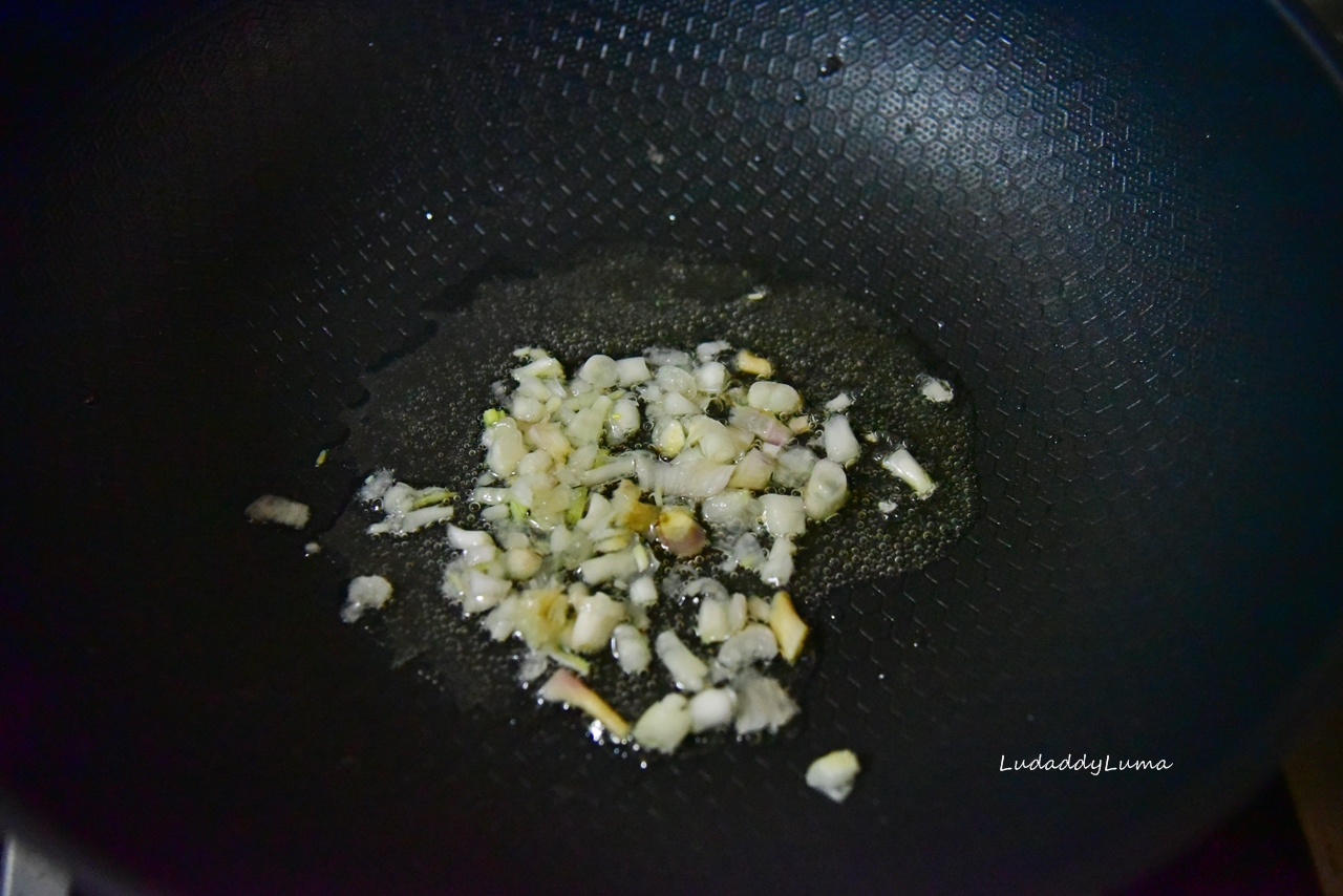 芋頭鹹粥食譜/綿密的芋頭加上芹菜胡椒的香氣，傳承的台式美味