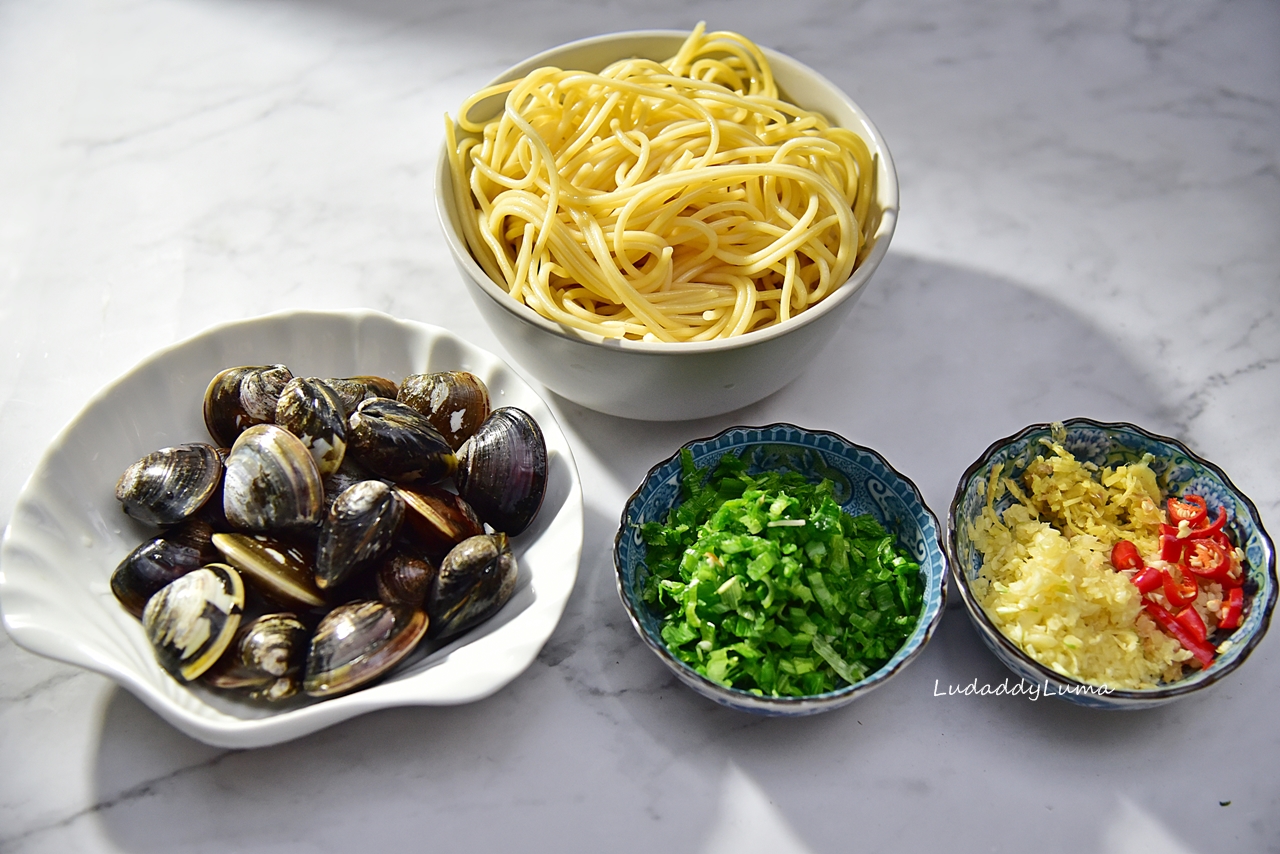 【食譜】蒜香白酒蛤蜊義大利麵│簡易鮮美的義大利麵