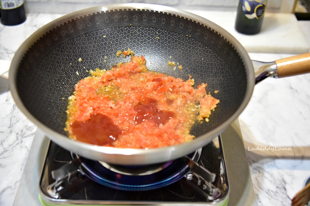 【食譜】茄汁蝦│蕃茄洋蔥入味，健康營養的鮮蝦料理