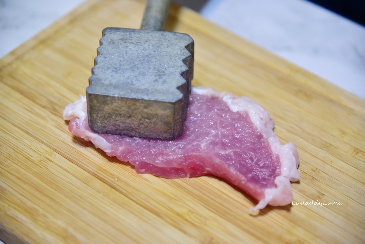 【食譜】外酥內嫩日式豬排‧簡易餐廳級豬排料理
