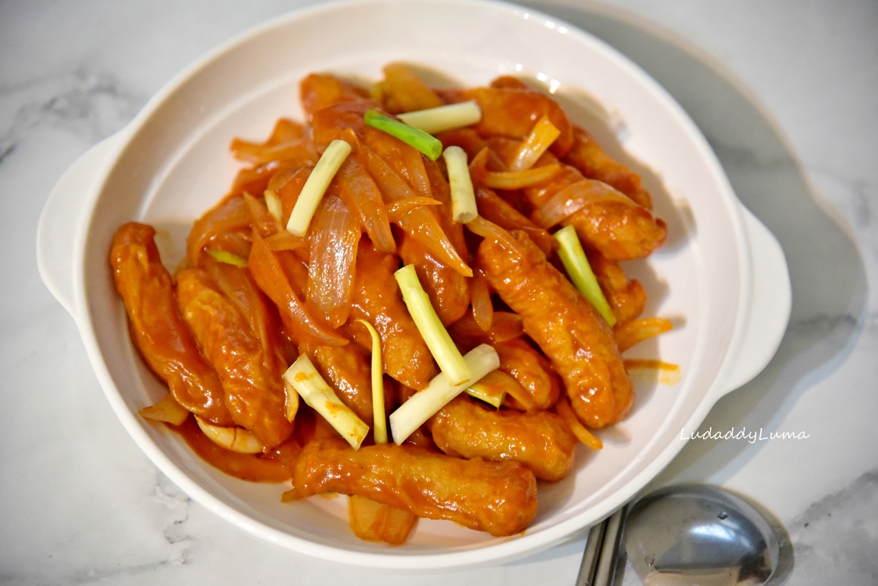 韓式辣炒甜不辣，作法簡易十分鐘上菜，辣中帶甜超下飯