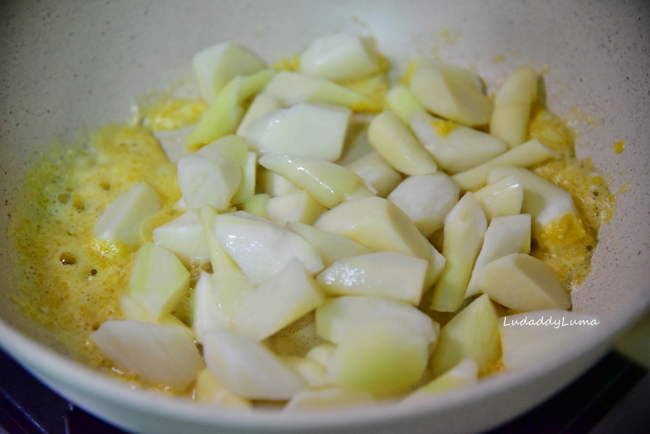 金沙筊白筍│鹹蛋炒茭白筍│金沙美人腿，裹上鹹蛋香鮮甜有味的茭白筍料理