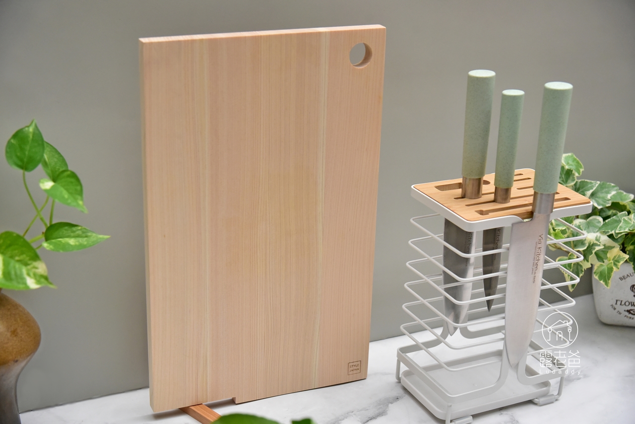簡單私藏生活│日本土佐龍可立式檜木砧板，日本製via Kitchen刀 三件組開箱推薦