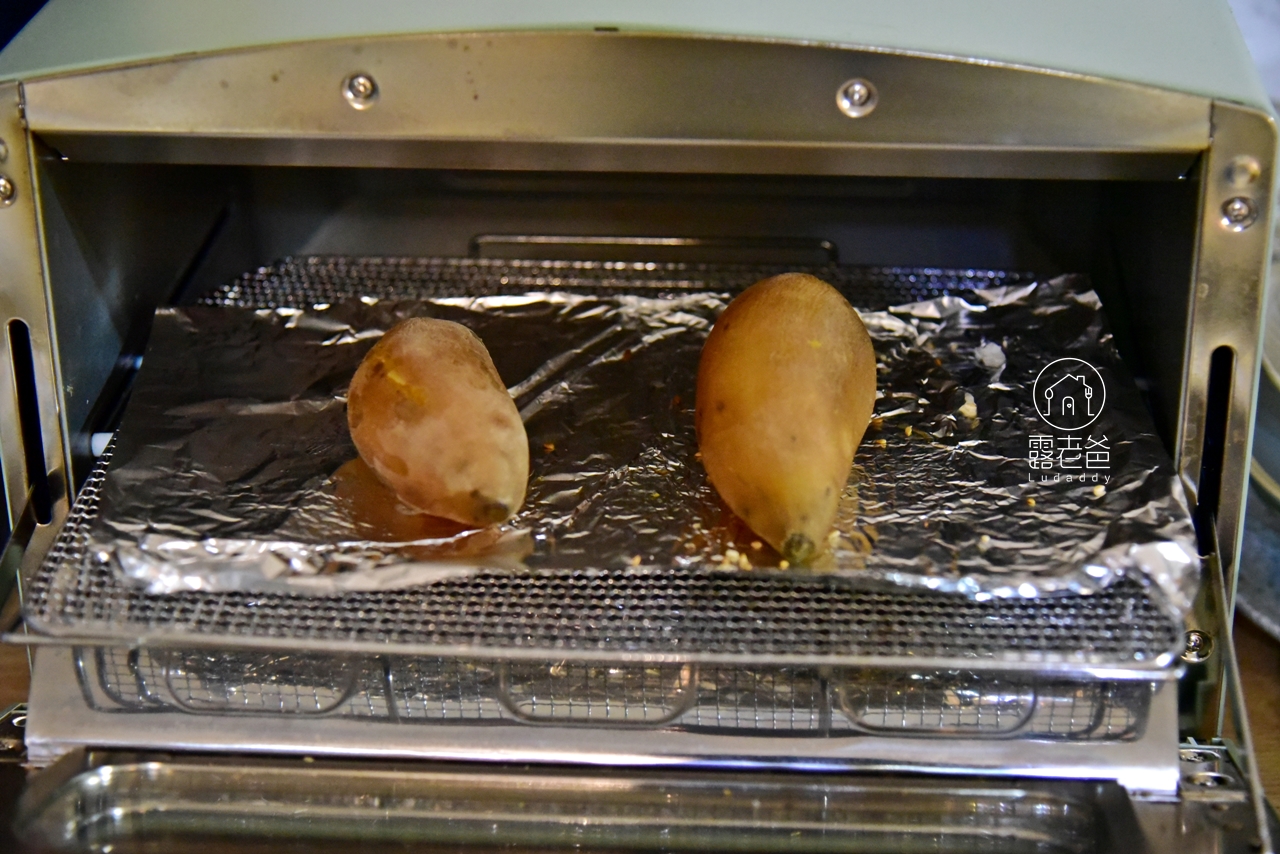 簡單在家烤地瓜│輕鬆兩步驟做出口感綿密又濕潤的帶皮烤地瓜