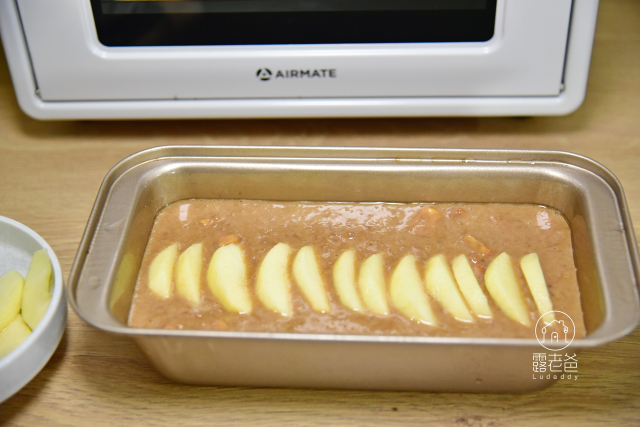 【食譜】肉桂蘋果蛋糕 ｜外焦內潤果香滿滿，簡單易做又少油
