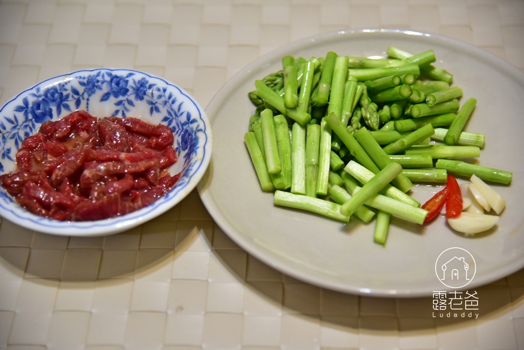 【食譜】蘆筍炒牛肉 │做法簡單家常快炒，營養美味口感嫩