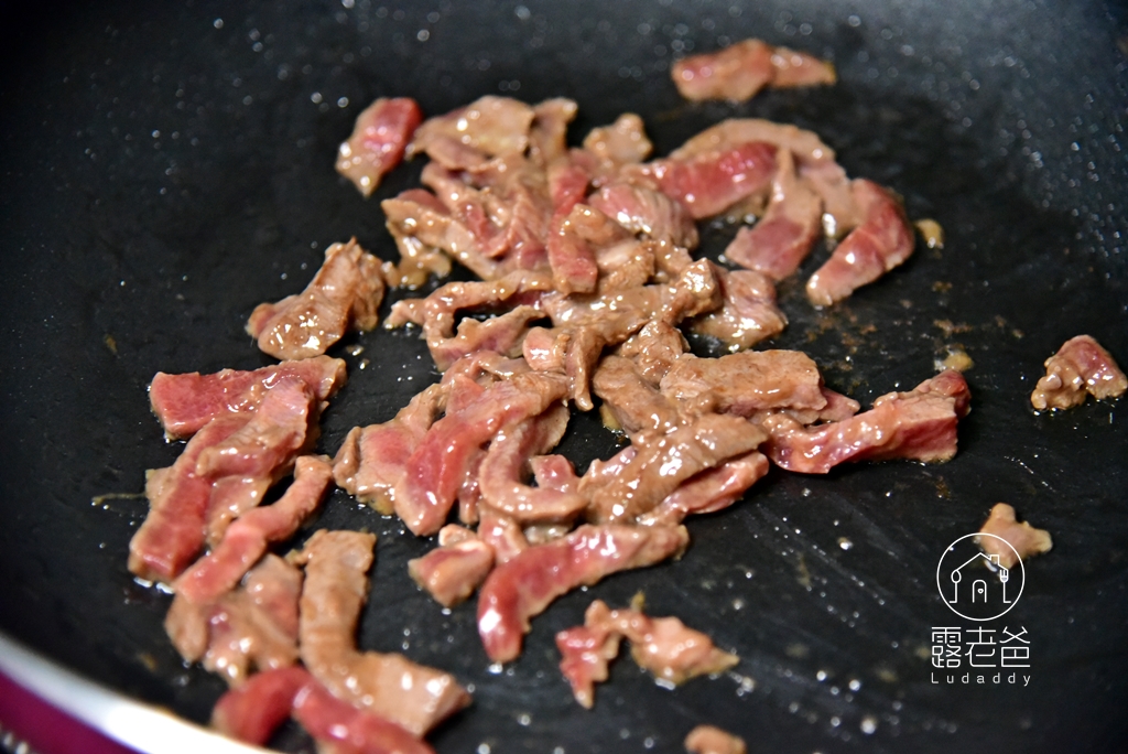【食譜】蘆筍炒牛肉 │做法簡單家常快炒，營養美味口感嫩