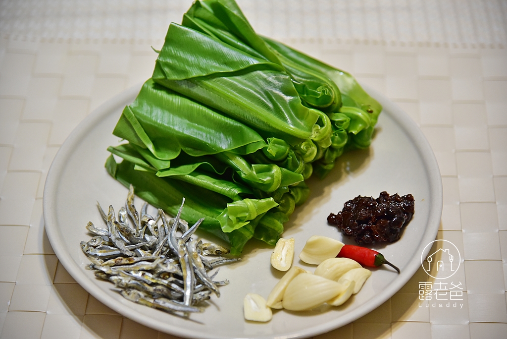 【食譜】小魚乾豆豉炒山蘇│魚酥菜香，簡單易做，健康美味!