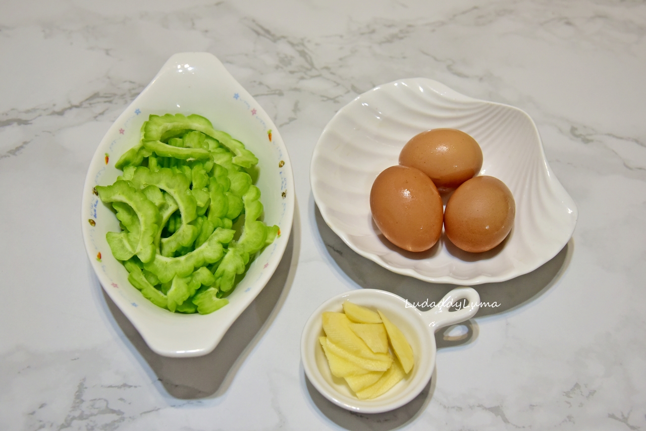 【食譜】苦瓜蛋花湯│做法簡單、清爽可口的夏日湯品