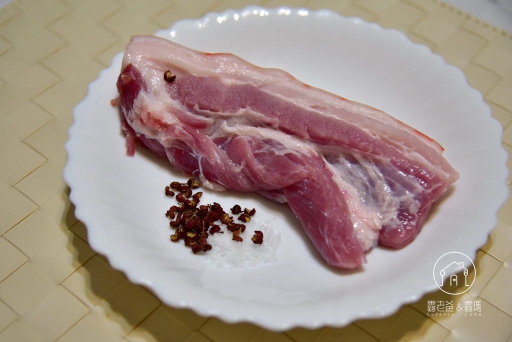 【食譜】烤鹹豬肉｜簡單做法，醃出鹹香的五花肉，烤著吃更香!