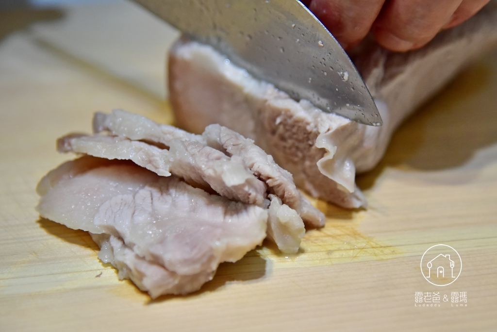 【食譜】蒜泥白肉｜豬肉的鮮香加上蒜泥，簡單原始的美味