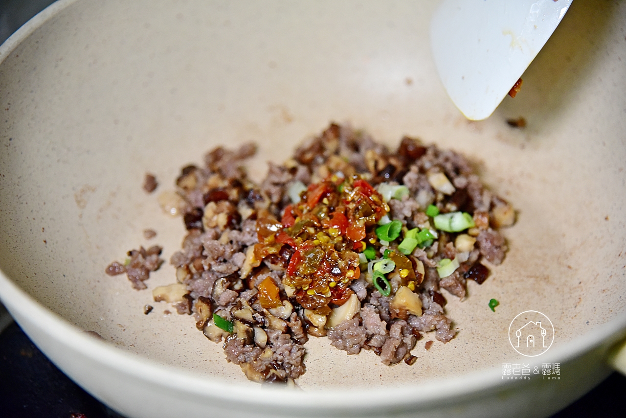 【食譜】清蒸臭豆腐｜鹹香辣又多汁、超好吃的鮮嫩臭豆腐料理