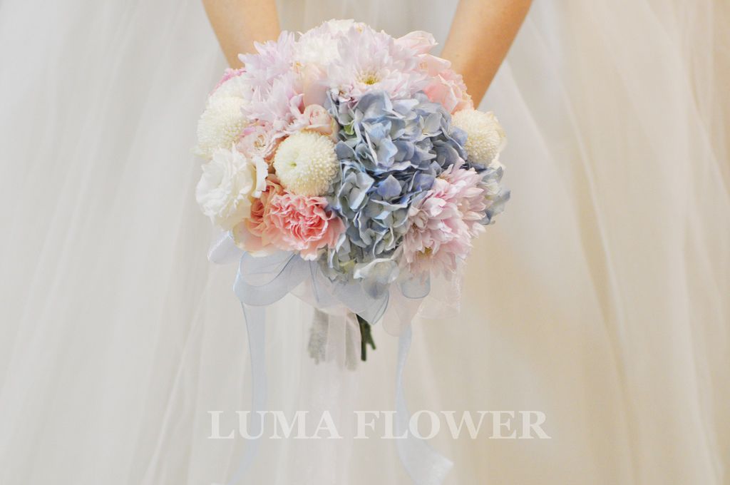 【婚禮花藝 Wedding Flowers】藍粉晶透夢幻色調的新娘捧花.胸花 @露老爸&amp;露瑪