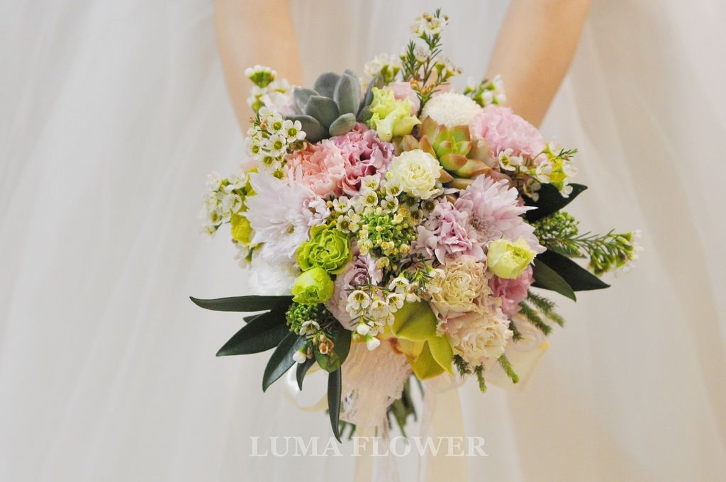 【婚禮花藝 Wedding Flowers】有著多元形色的柔美系新娘捧花.胸花 @露老爸&amp;露瑪